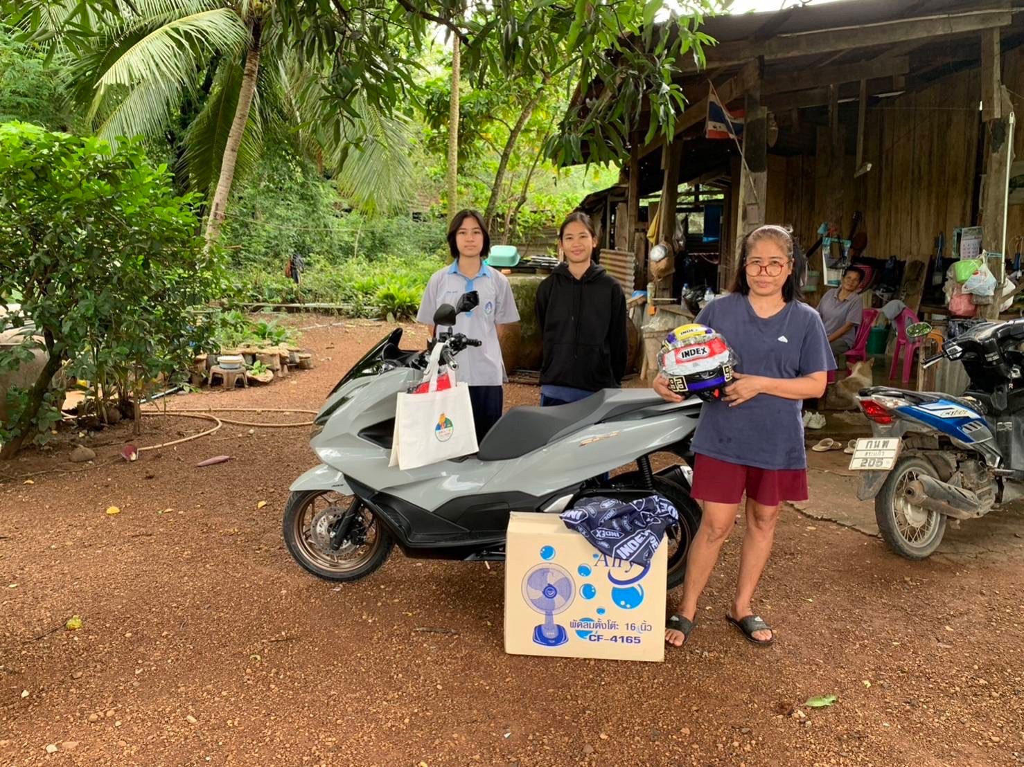 LINE_ALBUM_ภาพส่งมอบรถ WNY_231128_41